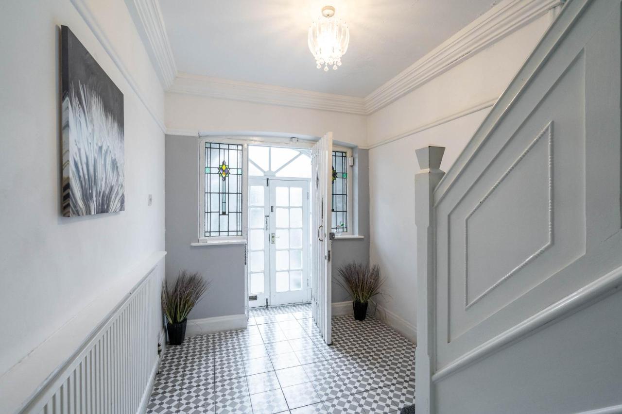 5 Bedroom House - 11 Guests - Garden - Wifi - Smart Tv - Top Rated - Large Driveway 4 Multiple Vehicles - Perfect For Contractors Birmingham Exterior photo