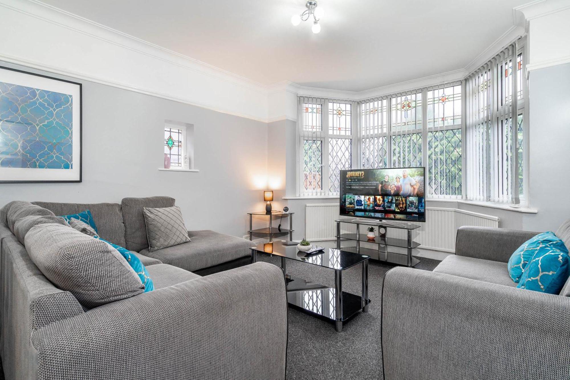 5 Bedroom House - 11 Guests - Garden - Wifi - Smart Tv - Top Rated - Large Driveway 4 Multiple Vehicles - Perfect For Contractors Birmingham Exterior photo