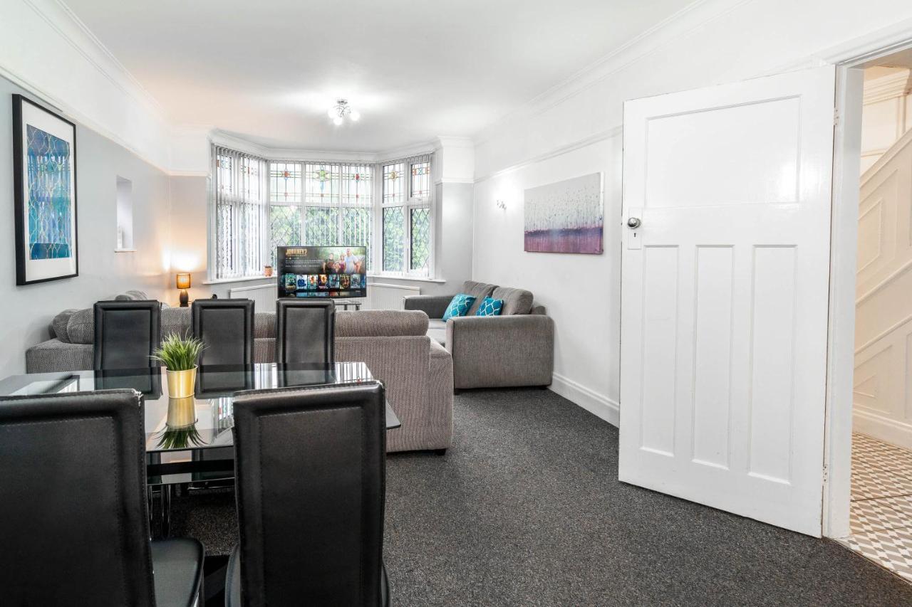 5 Bedroom House - 11 Guests - Garden - Wifi - Smart Tv - Top Rated - Large Driveway 4 Multiple Vehicles - Perfect For Contractors Birmingham Exterior photo