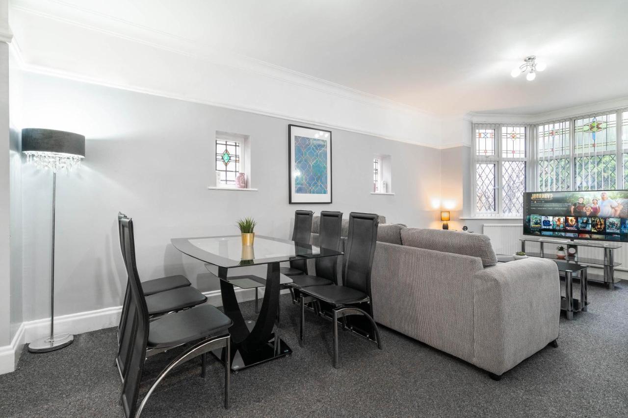 5 Bedroom House - 11 Guests - Garden - Wifi - Smart Tv - Top Rated - Large Driveway 4 Multiple Vehicles - Perfect For Contractors Birmingham Exterior photo