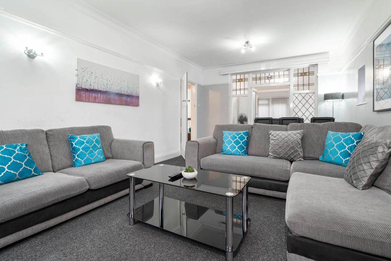 5 Bedroom House - 11 Guests - Garden - Wifi - Smart Tv - Top Rated - Large Driveway 4 Multiple Vehicles - Perfect For Contractors Birmingham Exterior photo
